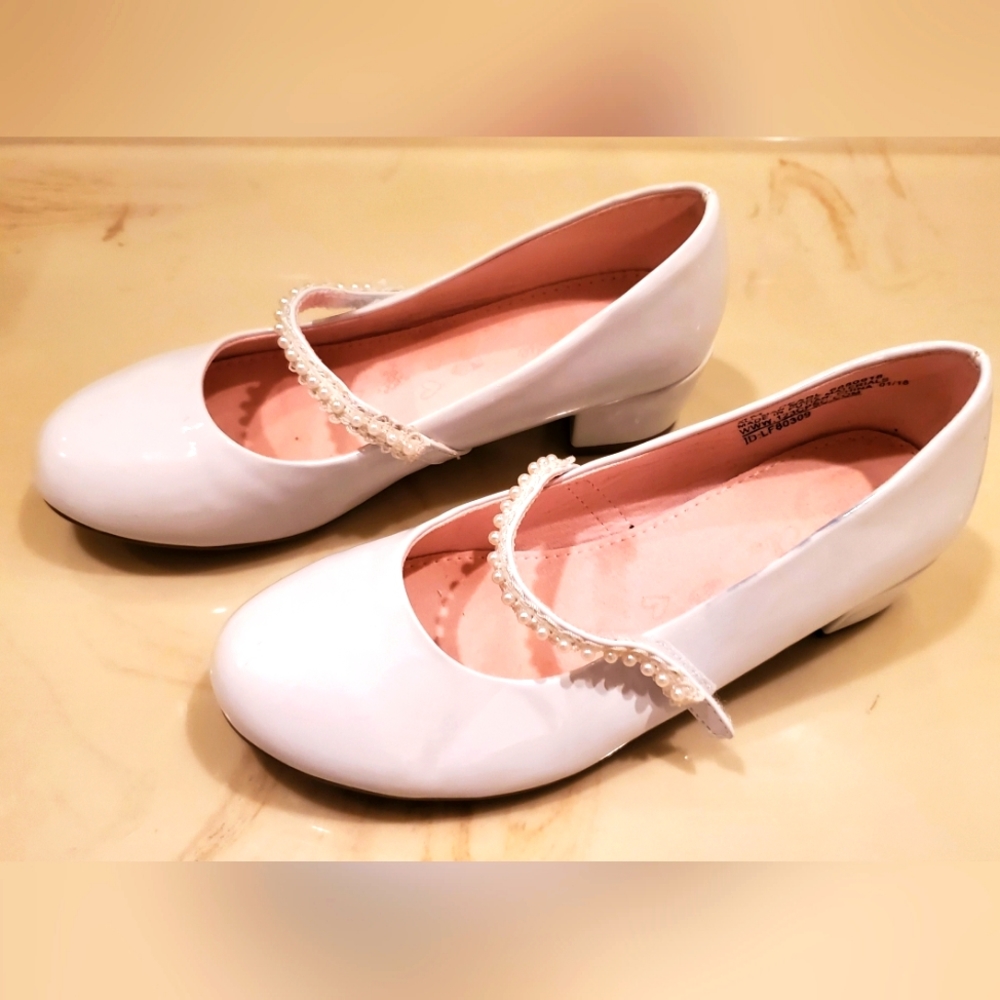 Olive & Edie‎ White Patent leather Marry Janes with Pearls Girls 3